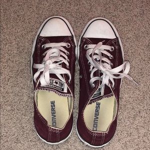 Maroon converse